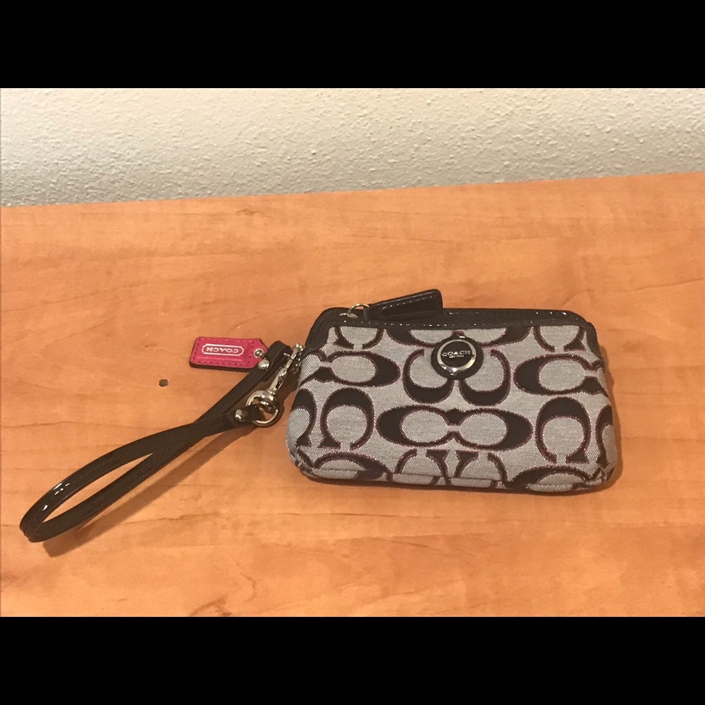 👜Coach Wristlet👜 Never Used! Price Firm!
